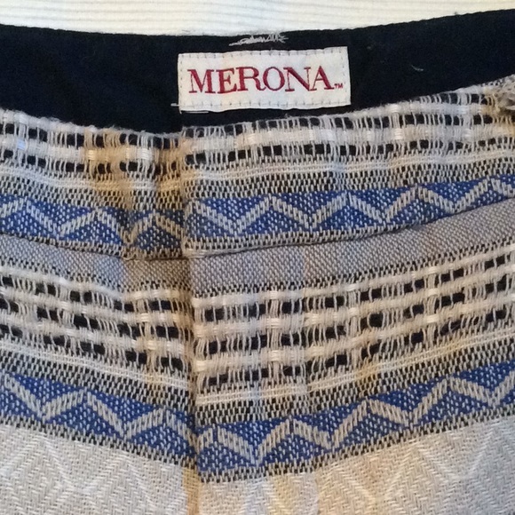 MERONA SHORT SHORTS SIZE - Picture 2 of 5